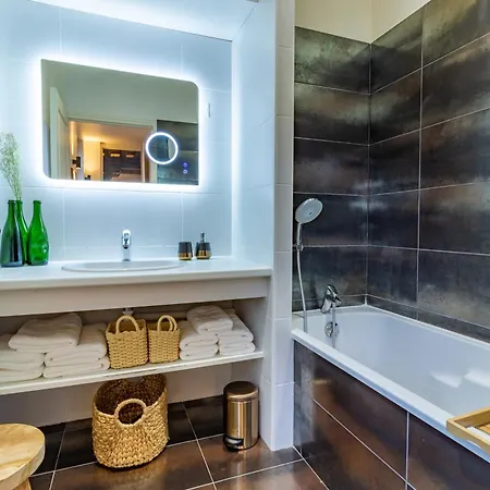 Apartment Balthazar, Parking Gratuit, Vue Privilegiee Sur La Cathedrale, Wifi Hd, Centre-ville De *