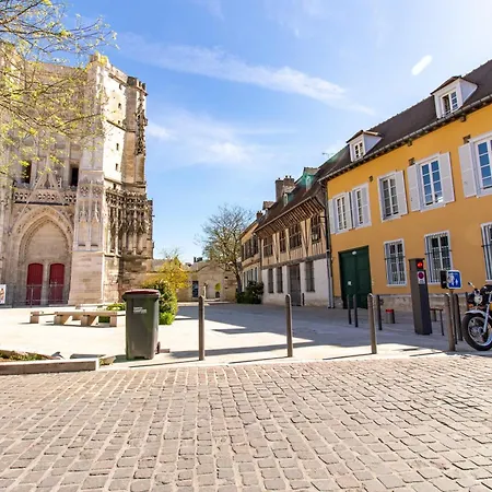 Balthazar, Parking Gratuit, Vue Privilegiee Sur La Cathedrale, Wifi Hd, Centre-ville De * Troyes