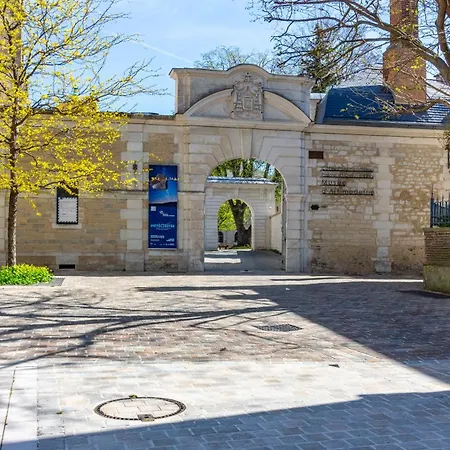 Апартаменты Balthazar, Parking Gratuit, Vue Privilegiee Sur La Cathedrale, Wifi Hd, Centre-ville De Труа