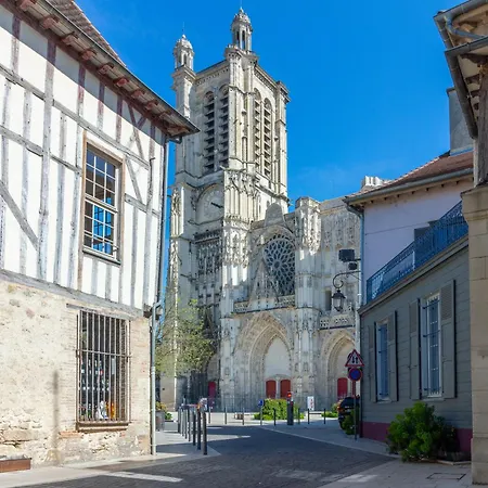 Balthazar, Parking Gratuit, Vue Privilegiee Sur La Cathedrale, Wifi Hd, Centre-ville De Apartment